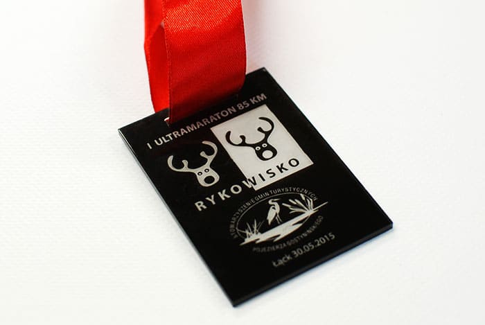 Medal z pleksi barwionej czarnej