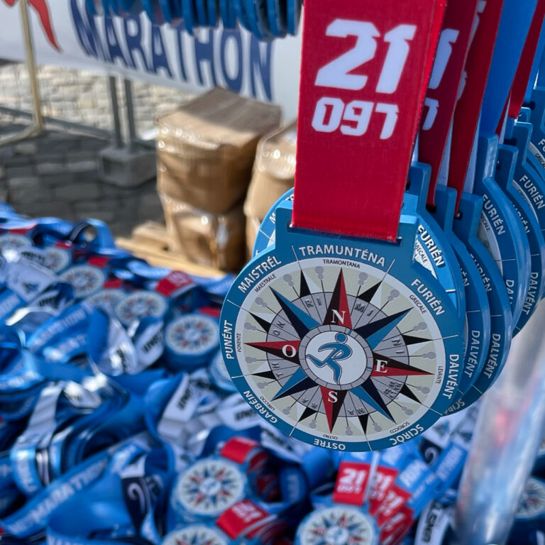 Medal na Rimini Maraton niebieski z kompasem